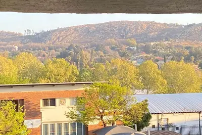 Charming 2-bedroom apartment in fabulous Johannesburg with WiFi