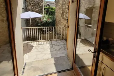 Image de Maison de ville avec petite terrasse dans le haut livron. Animaux acceptés