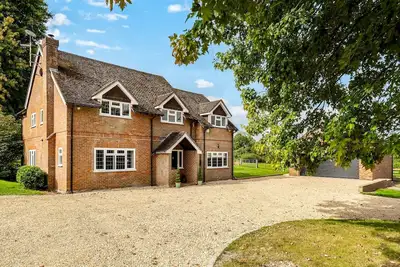 Image de Chilterns Countryside Hideaway with Hot Tub| Pass the Keys