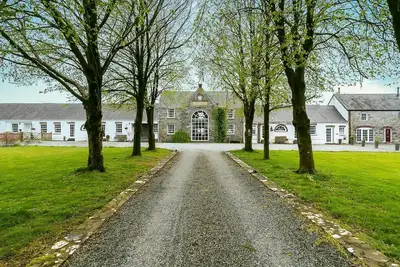 Image de Plas Coach House - a hot tub that sleeps 6 guests in 3 bedrooms