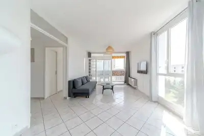 Image de Appartement spacieux 8 pers Bron Grand Clement