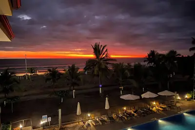 Image de Beachfront condo with rooftop patio and amazing views in the heart of Jaco.