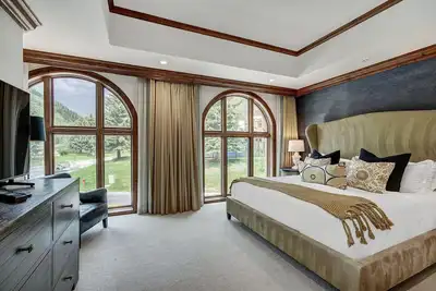 Image de New Listing! Remodeled 3 Bedroom Valley View at Ritz Carlton by RedAwning