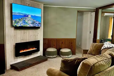 Image de Charming cottage with hot tub & wonderful views on Wilder Creek & Starlink WiFi