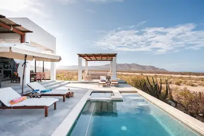 Image de Pool house with spectacular view