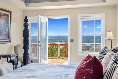 Image de Adeline's Lake View, Elegant Lake View Home in Gated Community, Sleeps 15