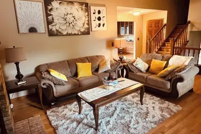 Image de Beautiful Four-Level Split Home @ Calm Cul-de-sac!