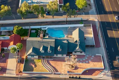 Image de 8 bedroom Mansion w/ Pool | Spa | Games & More