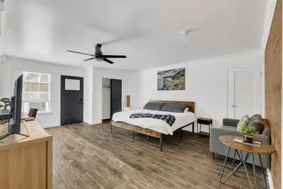 Image de Modern and Cozy 1-Br Studio | Location | San Antonio