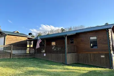 Image de Dawson's Den at Copperhead Lodge, Hot Tub, 99. 00 nightly thru 5/21