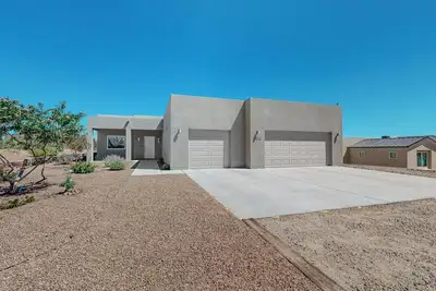 Image de Spacious 3br 2ba with Mountain Views. Garage included.