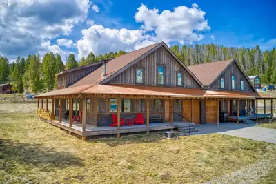Image de 3-bedroom cabin at Georgetown Lake with access to recreation out the door