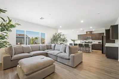 Image de Sw Bakersfield -New House! Luxe, New furniture & appliances