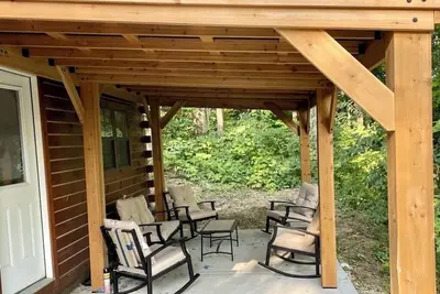 Image de Relaxing 1-bedroom cabin with Loft, Ac & WiFi on 5 acre timber w/ trails & views