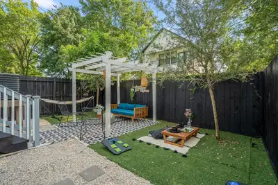 Image de Charming Farmhouse | Cozy Fireplace & Bathtub