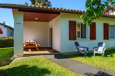 Image de Joli appartement dans une maison de vacances avec piscine, Wifi, Tv, terrasse et parking