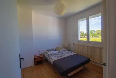 Image de Maison de famille avec grand jardin arboré. Animaux de compagnie acceptés!