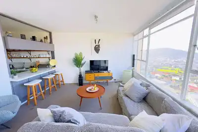 Image de Table Mountain Retreat: Private Hike, Sea & City Views\n\n