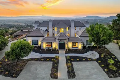 Image de Vineyard Chateau Sanctuary | Sauna | Tennis | Pool