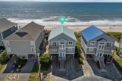 Image de Hana Kai #173 - Oceanfront Home in the Heart of Surf City!