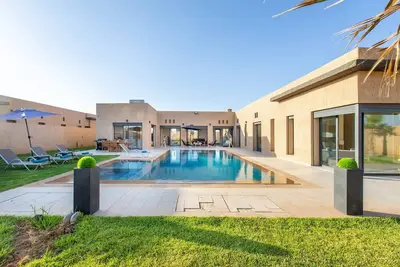 Image de Villa Kassia : Luxe, Détente et Confort avec Hammam et Piscine Chauffée