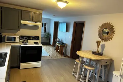 Image de Cozy One-Bedroom Retreat with Mountain Views in charming Clarendon