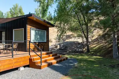 Image de New! Eagles Landing Tiny Home B05 - Hot Tub
