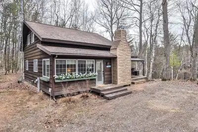 Image de Cozy 4 Br Waterfront Retreat Near Bike Trails! Pontoon Available! New Listing