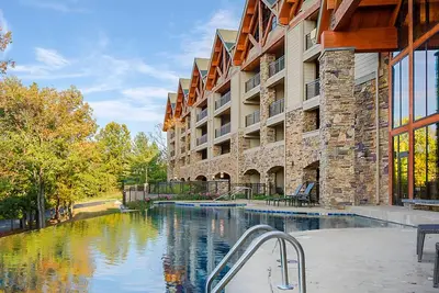 Image de Studio, Sleeps 4, at Bransons Paradise Point Resort!