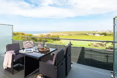 Image de 2 Beachview - apartment in Crantock sleeps 4 guests in 2 bedrooms
