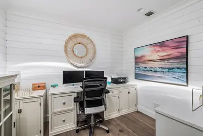 Image de Walk to beach from new pet-friendly 4br bungalow with pool & fenced yard