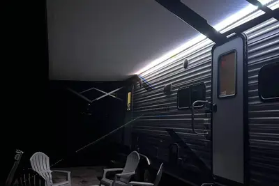 Image de Cozy Rv with Master & Bunk Room in Goreville, Il a few steps from Lake of Egypt!
