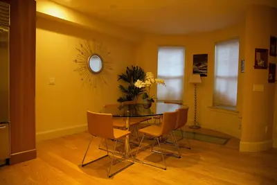 Image de Boston's historic South End! Centrally located, cozy, 2br condo with Ac, WiFi!