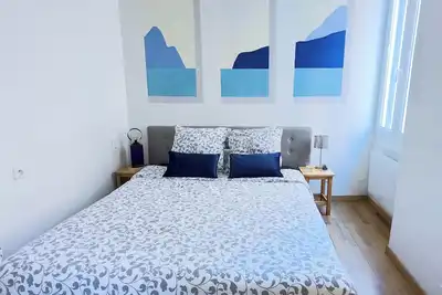 Image de Appartement T3 climatisé | Tv | 50m du port | jeux de société + Ps4 | linge incl