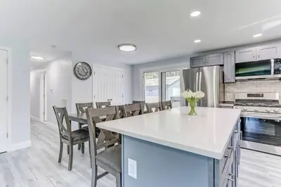 Image de Escape to a new home with hot tub, fire pit, hiking, water park & casino nearby!