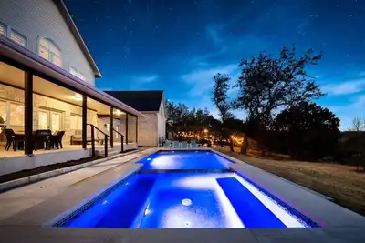 Image de Southern Comfort  Pool Spa  Billiards  Fire Pit