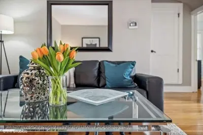 Image de Nantucket Oasis! \nCharming 4-bedroom house in Three Oaks with Ac and WiFi