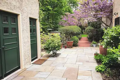 Image de Rare Historic One Bedroom Carriage House in Downtown Glen Ellyn