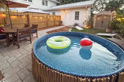 Image de New! Inter-coastal retreat, 1mi beach, private yard, in downtown