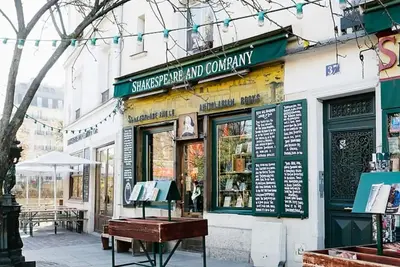 Image de Historic Allure: Embrace Old French Charm by Notre Dame, Boulevard Saint-Germain