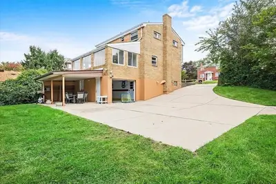 Image de Modern and Spacious House