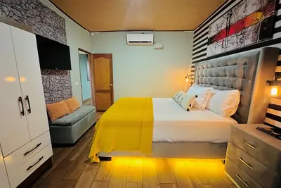 Image de Stay At Tone'y House. Ask For Additional Discounts.