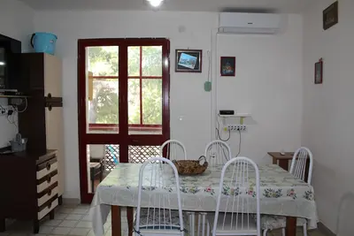 Image de Cozy family house 50 meters from the sea, with ample park for children