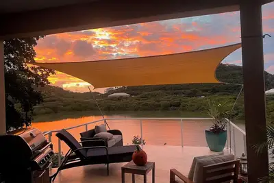 Image de Tranquil relaxing & private 5 bedroom villa on pond w kayaks paddle boards +++