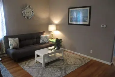 Image de Cozy 1-bedroom apartment on square in Newton