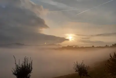 Image de In Langa, Unesco area 20 km from Alba, country house surrounded by vineyards