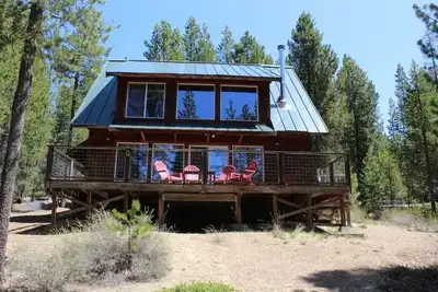 Image de The Cabin at Crescent Creek. \n\nBest of the Central Oregon area at Crescent Lake!