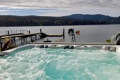 Image de Quaint Lakefront Cottage w\/Hot tub In Bellingham