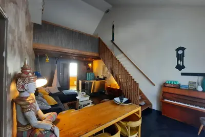 Image de Vacation in a little school? Former classrooms with communal living kitchen!