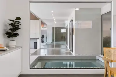 Image de Coastal Retreat Plunge Pool with Pool Table